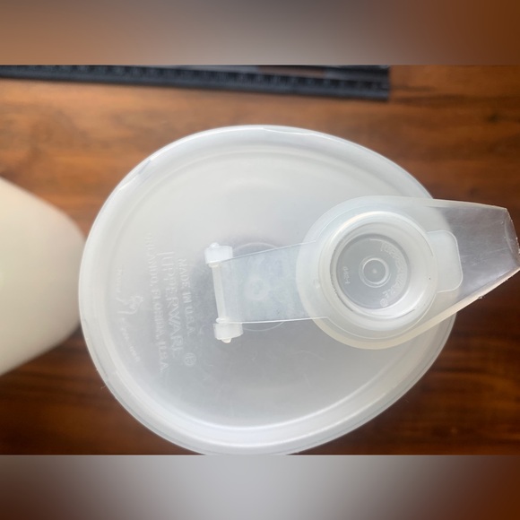 Vintage White Tupperware ,Two Store and Pour with Lids, Tupper Seal, Sweet Saver - Picture 6 of 6